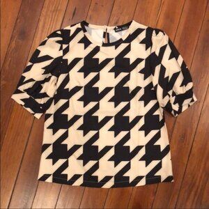 NWT 🌹 Houndstooth Puff Sleeve Blouse Size XS